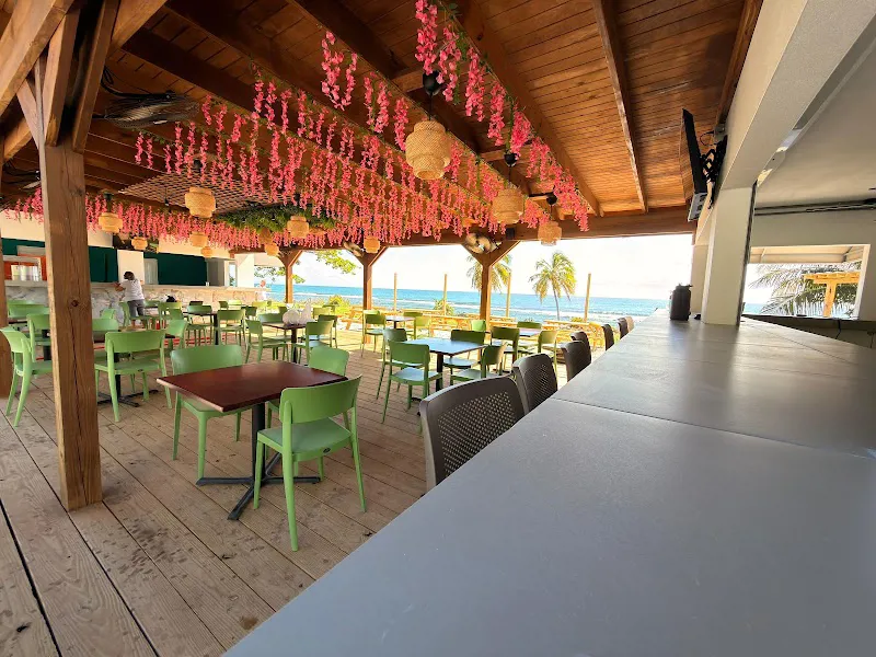 Los Moralitos Sunset Bar & Grill - Restaurant