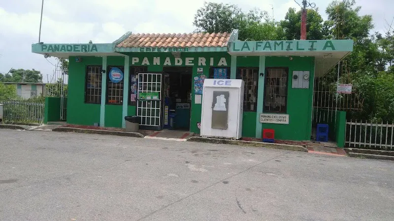 Panaderia Y Cafeteria La Familia